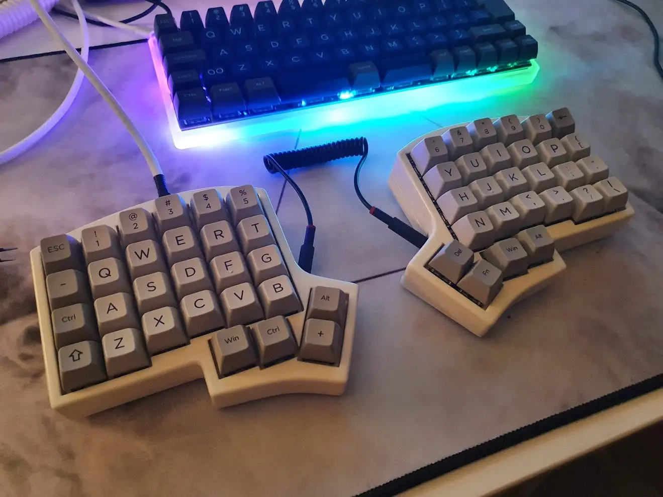 Iris Rev 2.5 in a 3D-printed and painted case