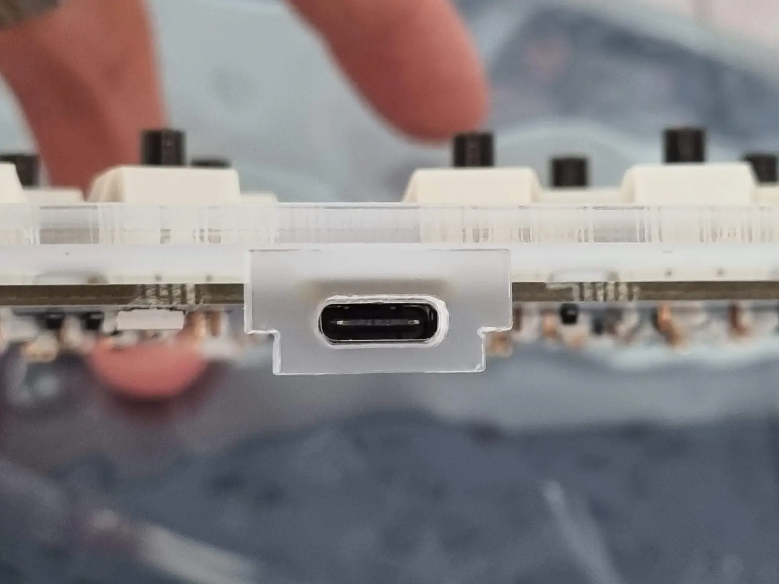 Install Type-C support piece