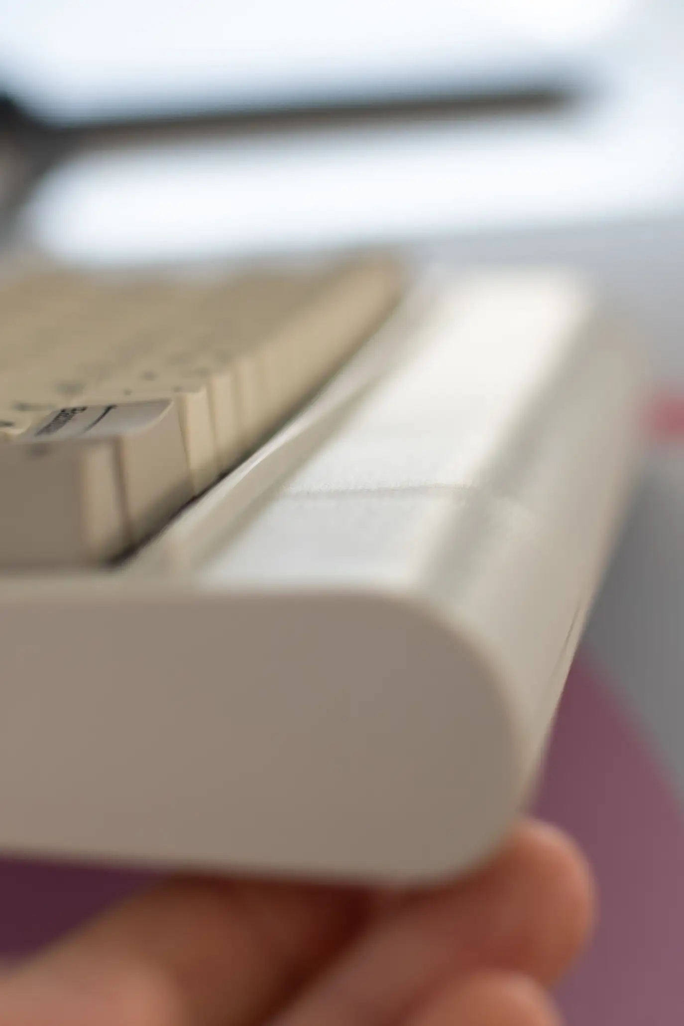 Side profile of the case and its imperfections