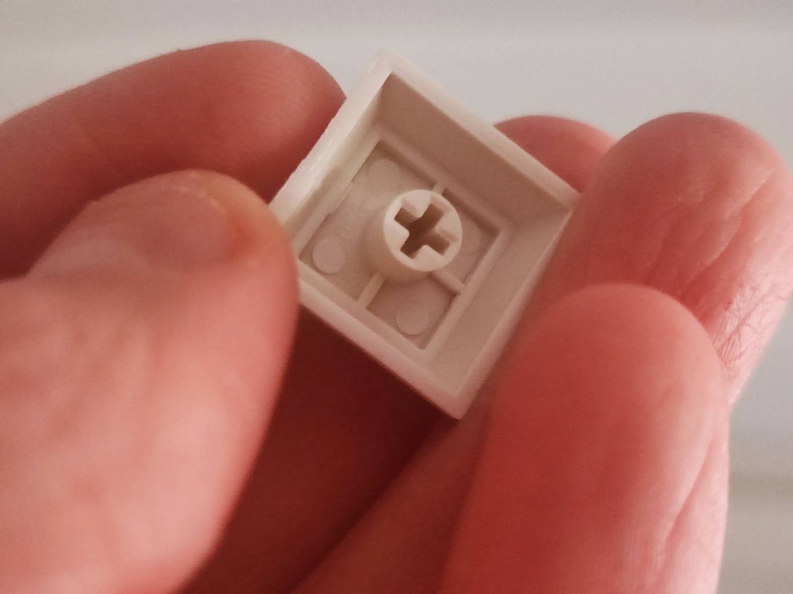 Closeup of the keycaps thickness