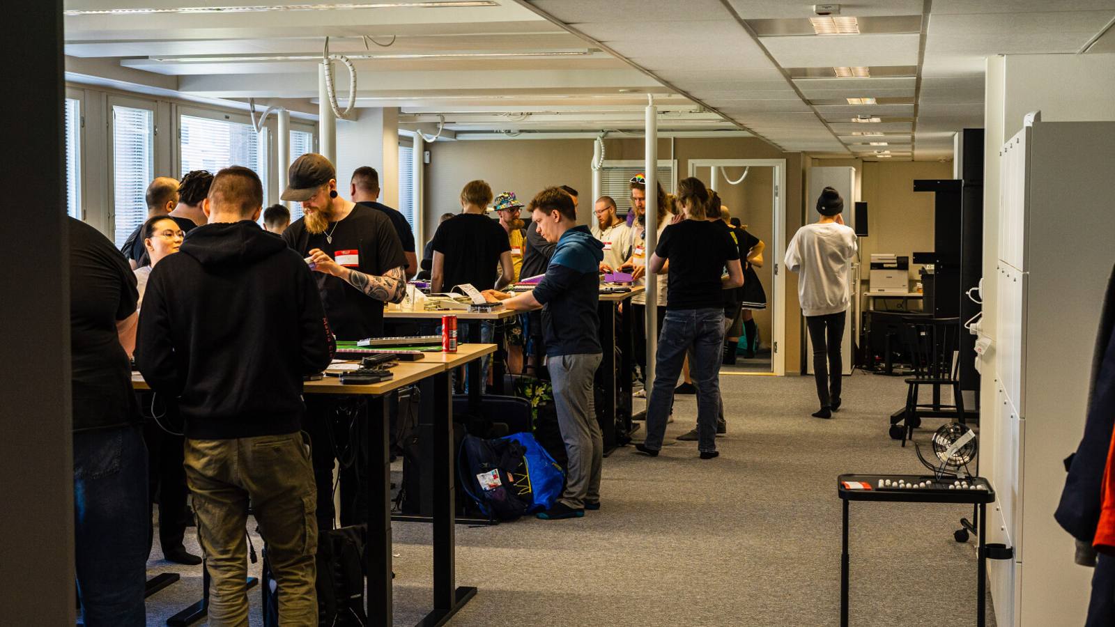 People sharing mechanical keyboards at a Finnish meetup