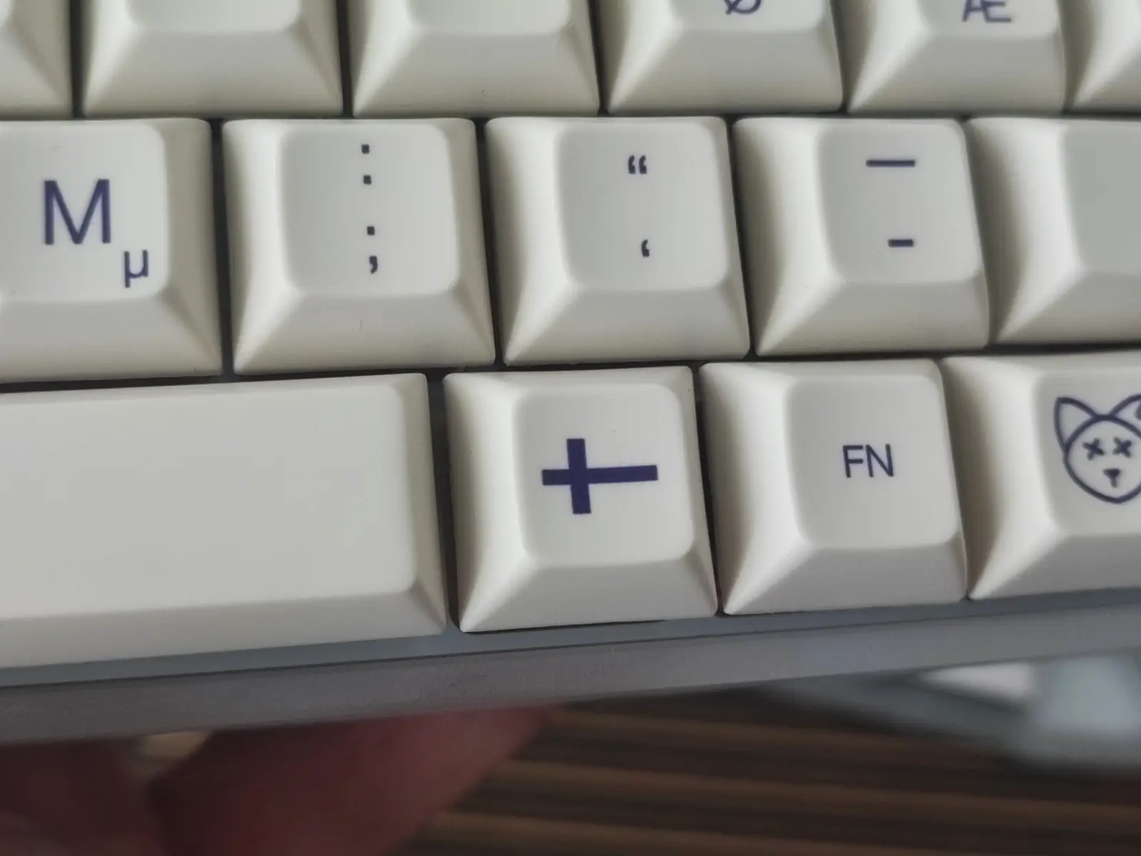 A keycap rotated sideways to look like the flag of Finland 🇫🇮
