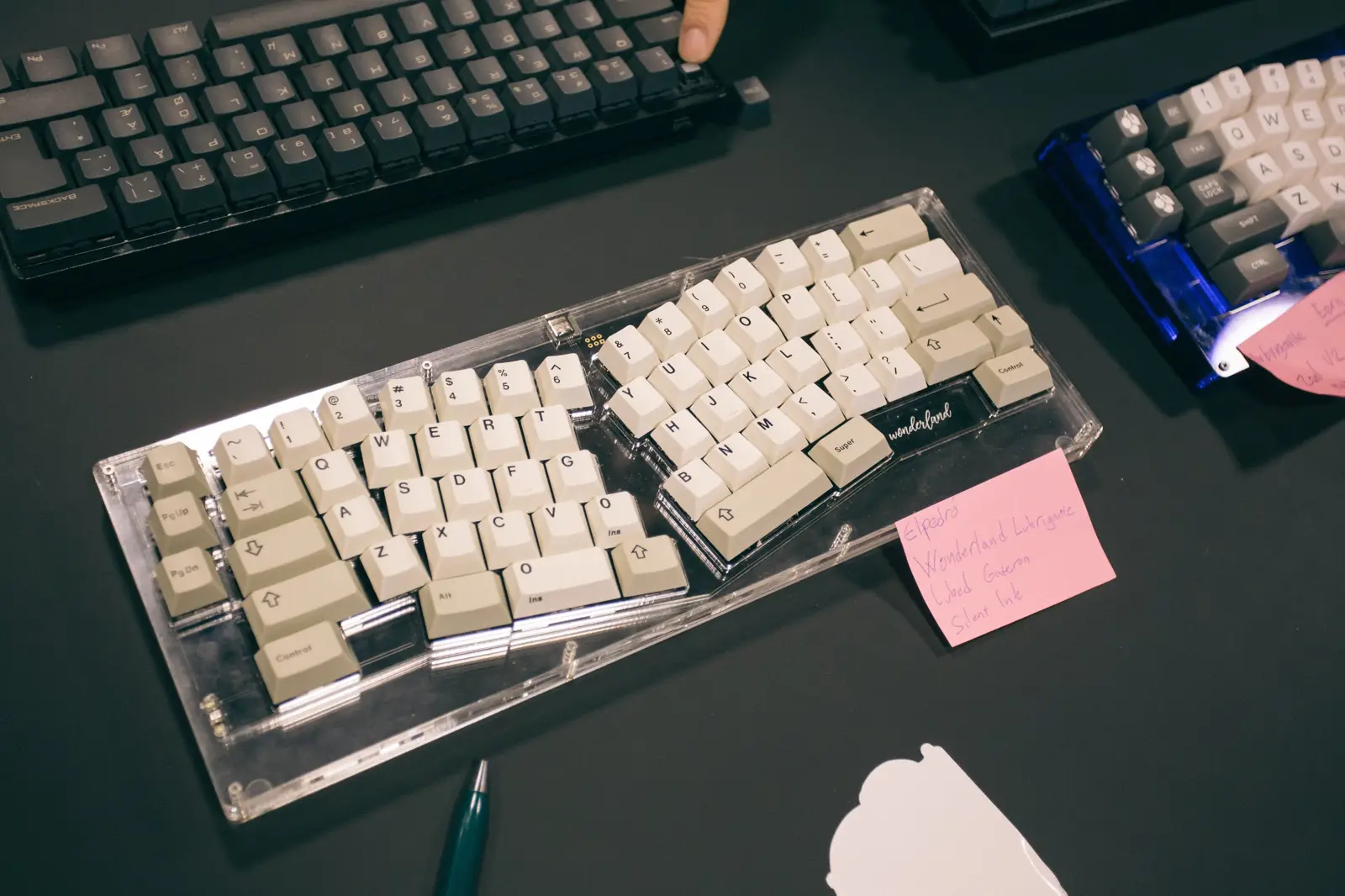 Wonderland Lubrigante keyboard at a meetup