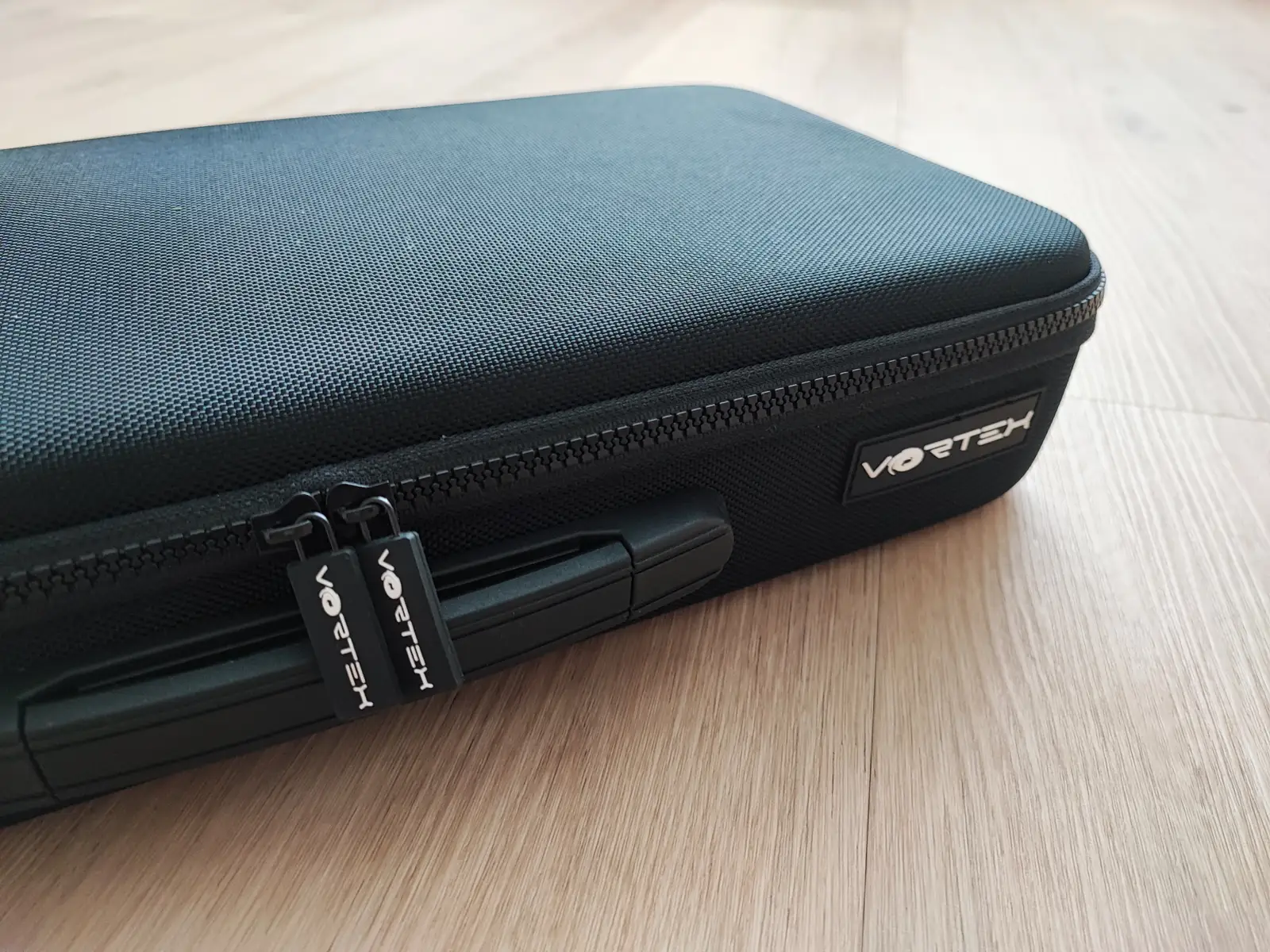 Closer view on the carrying case