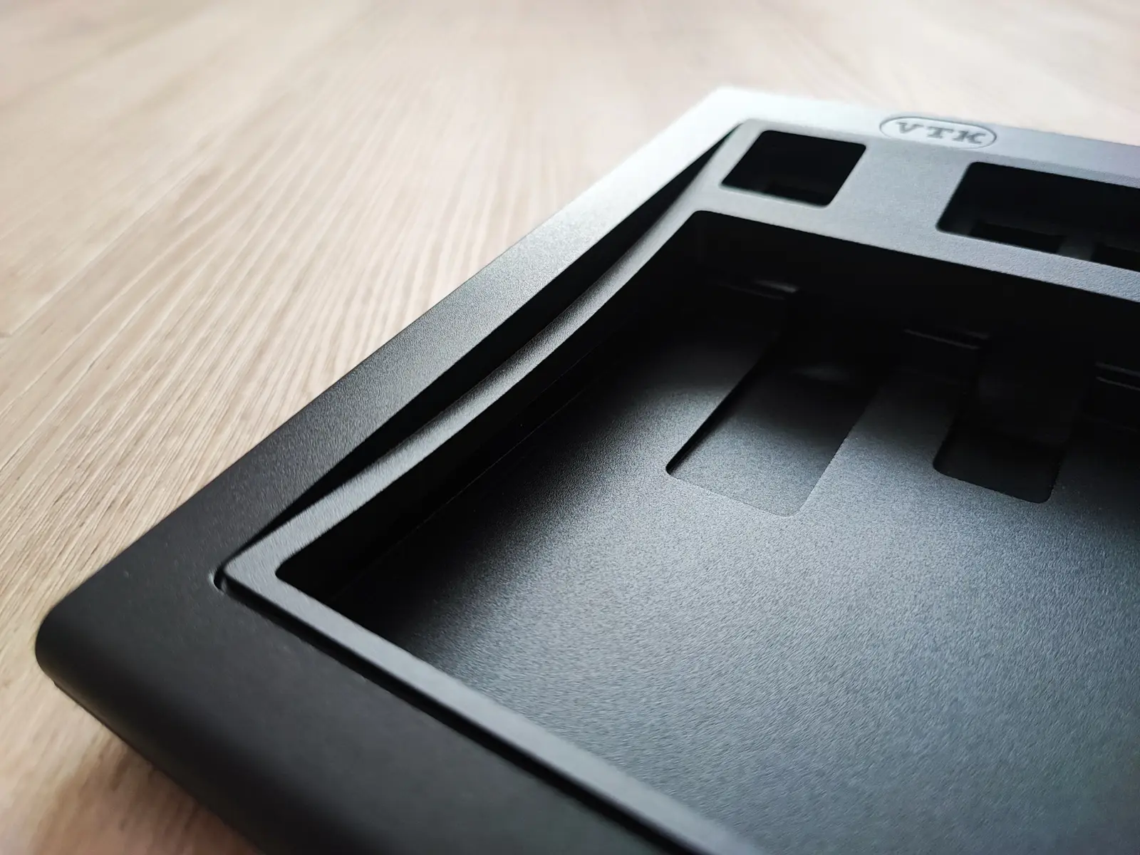 Closeup photo of the barebones case curvature