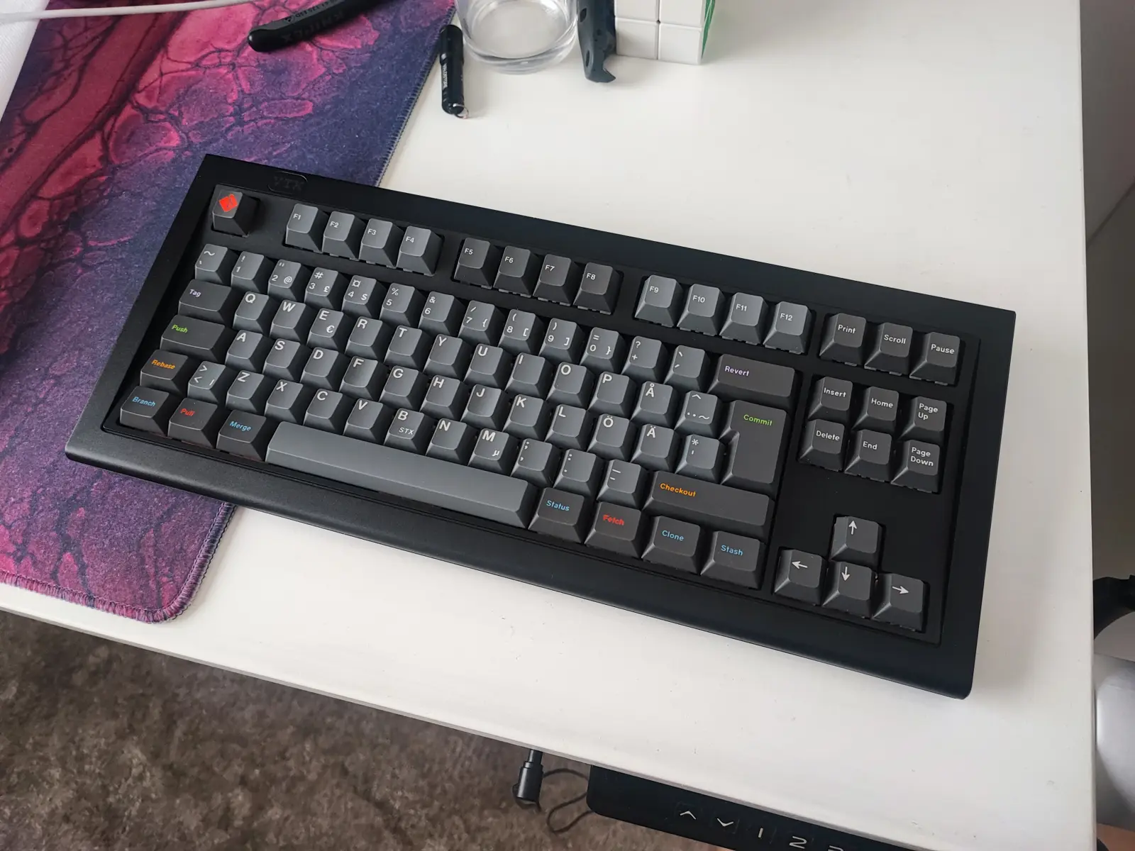 A fully build Vortex Model M SSK Kit with GMK Oblivion V3.1 keycaps