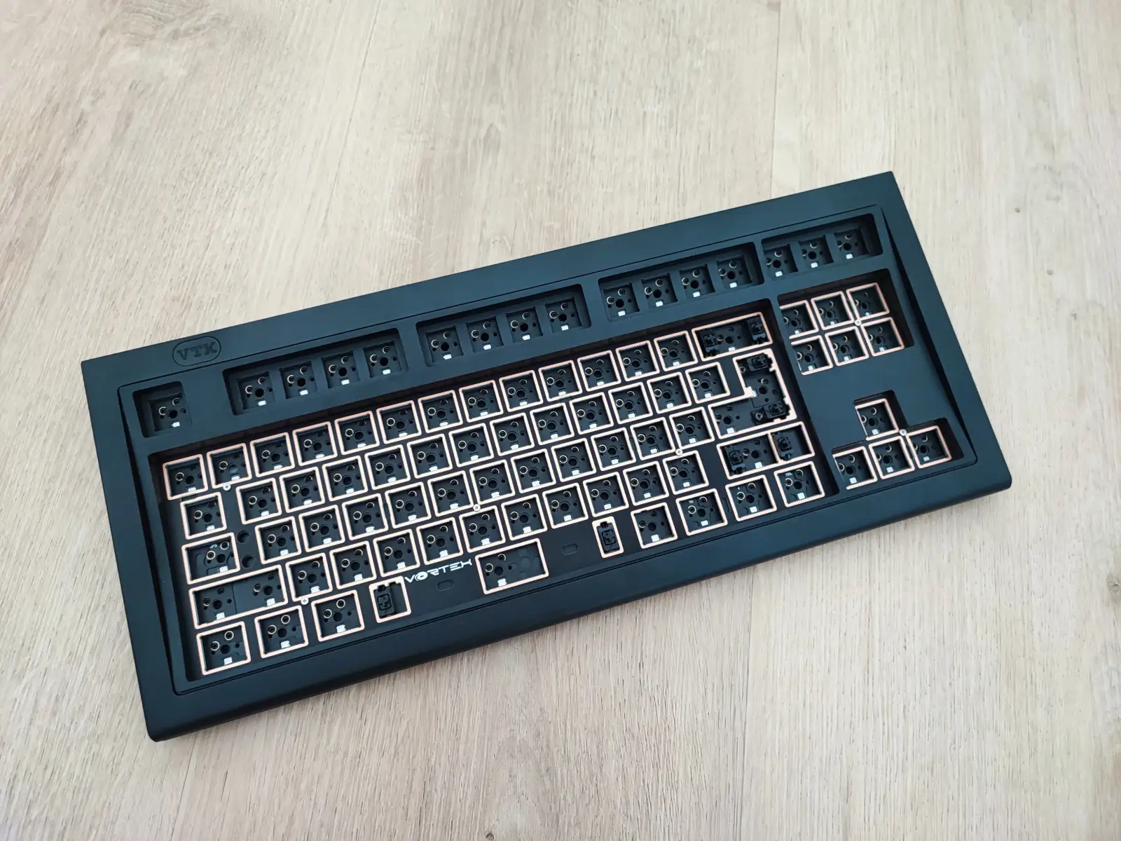 The kit as it is delivered without switches, stabilizers and keycaps
