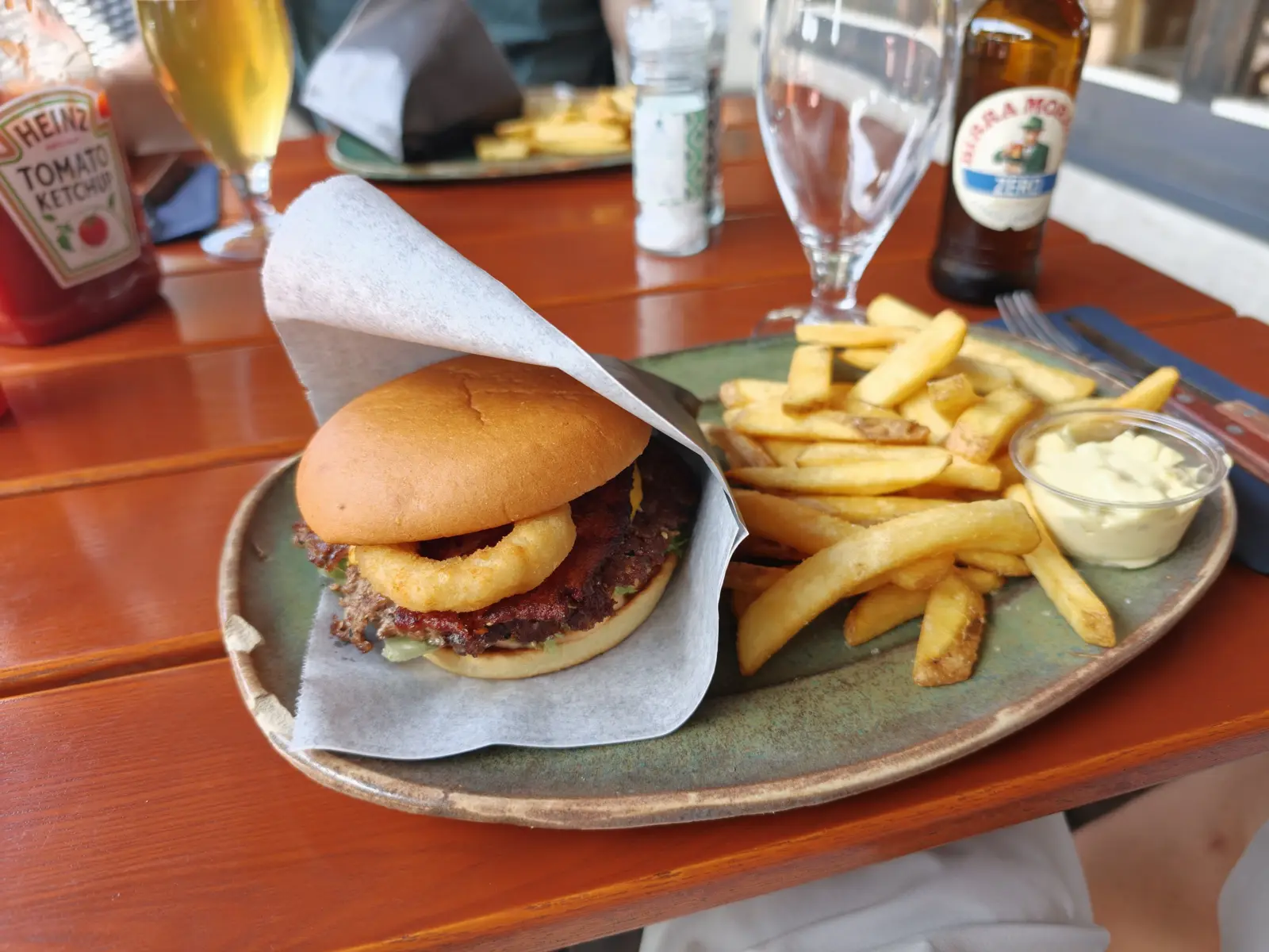 Burgers and fries at Söder in Nagu