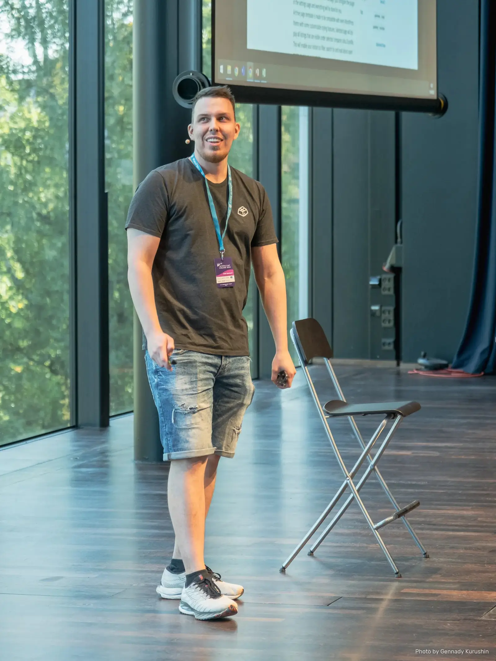 Hosting my talk at WordCamp Finland 2023, photo by Gennady Kurushin